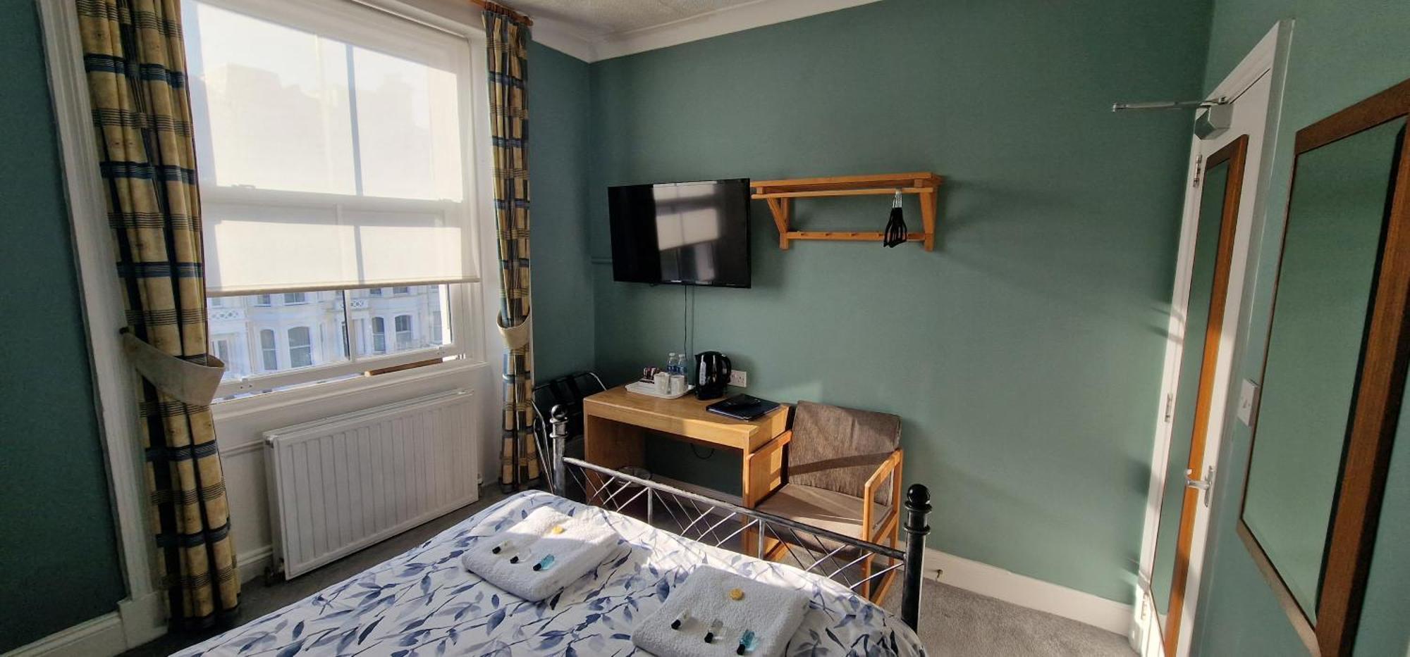 The Portland Hotel Фолкстон Екстериор снимка